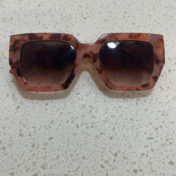 Tortoise Shell Square Sunglasses - Picture 1 of 2